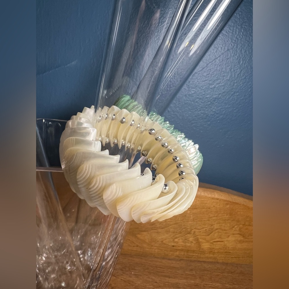 White mother of pearl shell bracelet